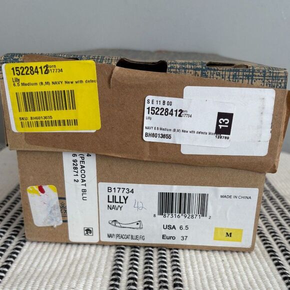 BORN 6.5 Lilly Navy Leather Distressed Flats - Picture 6 of 6